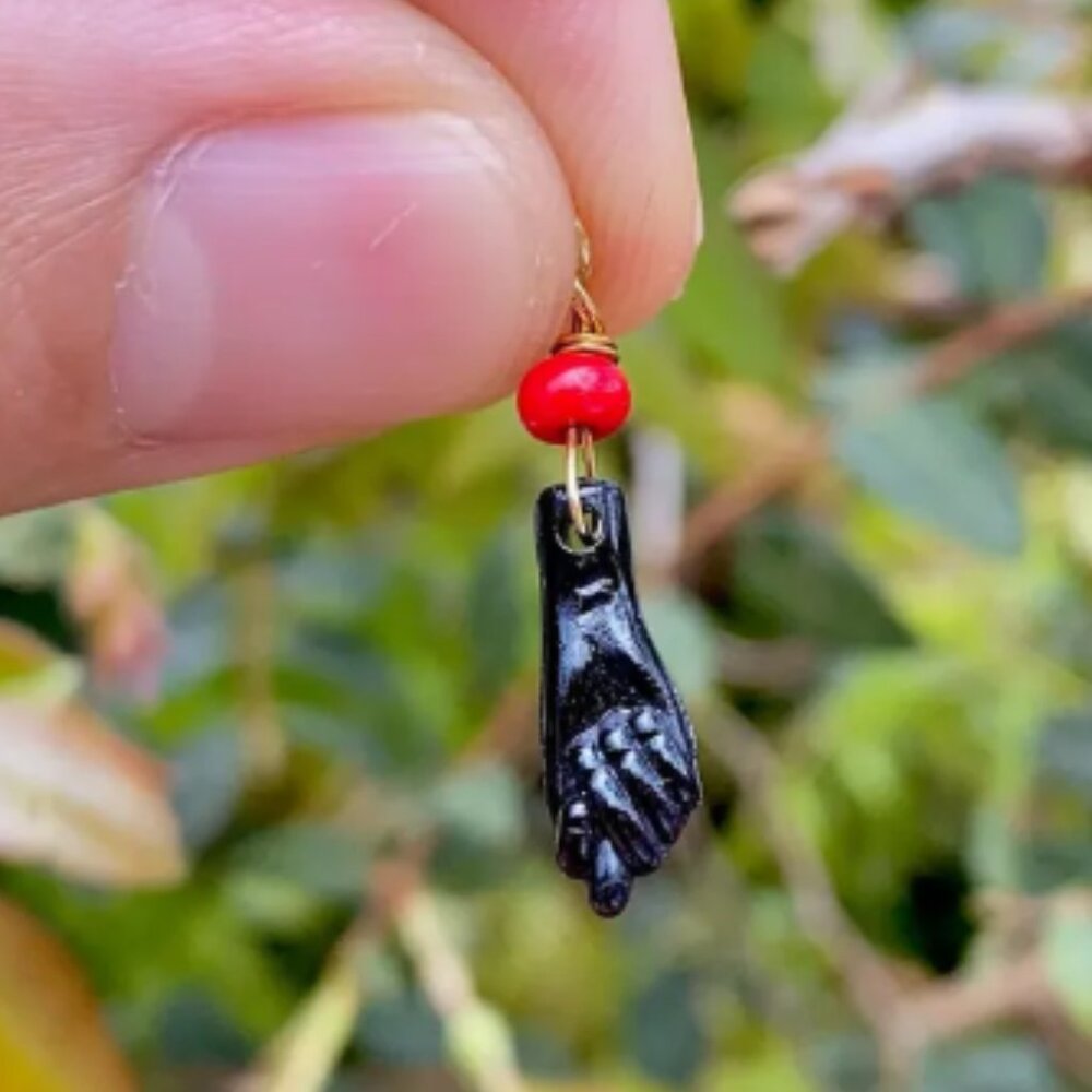 New 14K Gold Filled Red Beads Azabache Fist Pendant Jewelry Dije Azabache Oro